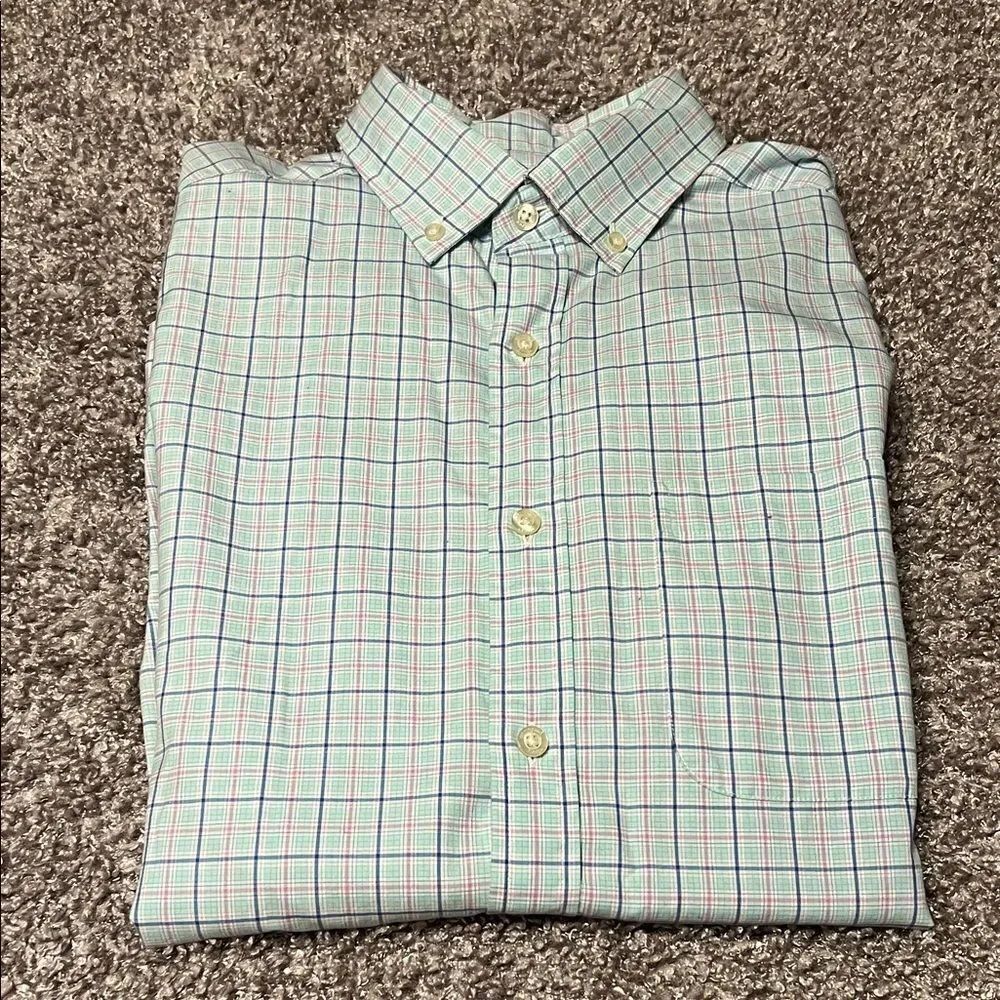 Vineyard Vines Men's Button Down Shirt. Small